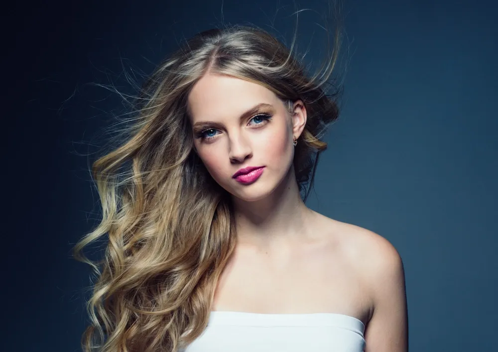 Woman with long, blonde curls